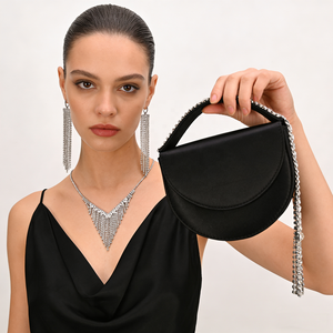 Nuova Borsa a Tracolla Nera in Raso con Nappa di Cristalli + Set di Gioielli con Strass Abbinati in Omaggio - Elegante Pochette da Sera per Feste e Matrimoni - Product Image 3