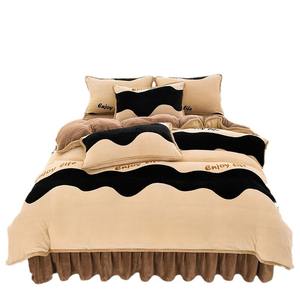 Parure de lit trois ou quatre pièces en <span class=keywords><strong>velours</strong></span> double face, avec jupe de lit imprimée style frais, personnalisable avec logo OEM, pour dortoir - Product Image 1