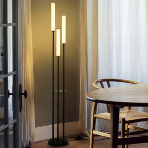 Lampe <span class=keywords><strong>sur</strong></span> <span class=keywords><strong>pied</strong></span> nordique minimaliste à trois LED avec étagère, lampes <span class=keywords><strong>sur</strong></span> <span class=keywords><strong>pied</strong></span> en fer forgé pour la décoration du salon - Product Image 4