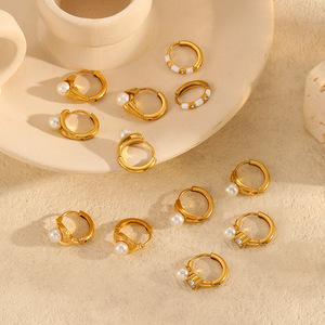 Pendientes Huggie de Oro de 18k y Acero Inoxidable con Incrustaciones de Perlas, Anillo Circular Geométrico, Joyería para Mujer de Uso Diario - Product Image 2