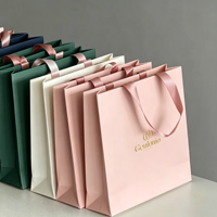 Sac fourre-tout de luxe personnalisé en carton blanc, papier haute résistance, capacité de charge stable pour l'emballage de cosmétiques, de cadeaux et de parfums