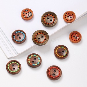 Manteau de bouton en bois de filetage de couleur mignonne directe d'usine et accessoire de bouton de vêtements pour enfants pour le lin de coton pour les poupées - Product Image 4