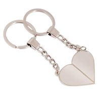 Fabrication de porte-clés en métal personnalisés, porte-clés en forme de cœur assorti pour couple, porte-clés en argent en forme de cœur fendu pour cadeau souvenir de la Saint-Valentin