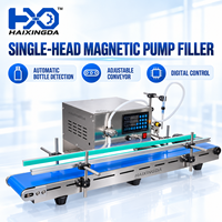Équipement de remplissage de bouteilles en acier inoxydable avec pompe magnétique et convoyeur, doté d'un capteur photoélectrique pour jus, toner, vinaigre et huile légère