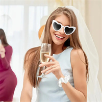Lunettes de soleil pour enterrement de vie de jeune fille, décoration de fête de mariage, fournitures pour fête de fiançailles, cadeau pour la future mariée, demoiselle d'honneur, lunettes en forme de cœur