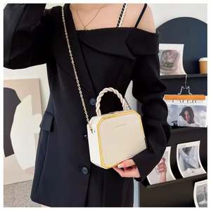 Nuevo bolso de mano dorado con perlas para mujer, lujoso y elegante, ideal para cenas y bodas, bolso de mano elegante para mujer. - Product Image 6