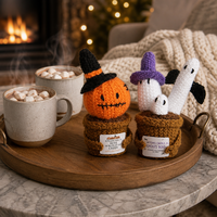 Décoration d'Halloween en crochet : Fantôme en pot fait main, statue de fantôme tricotée avec ailes de chauve-souris et chapeau de sorcière pour la maison, le bureau ou la table