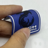 Faible MOQ 20 pièces – Écusson thermocollant 3D personnalisé en silicone, étiquette logo en caoutchouc gaufré pour T-shirt, vêtements, sac, chapeau