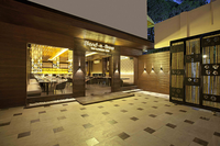 Conception d'intérieur de restaurant et de bar, service de rénovation de restaurant commercial sur mesure, décoration de restaurant et de bar moderne et luxueuse