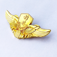 Épingles de drapeau national avec logo personnalisé Badges en métal plaqué or avec logo laser Émail doux imprimé UV Produit d'artisanat en métal