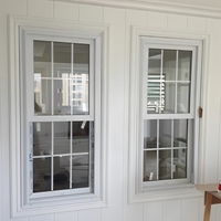 Fenêtre coulissante double vitrage en PVC, profil blanc, double rail, résistante aux intempéries, pour projet de villa