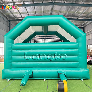 Château gonflable à thème football pour locations de fêtes, château sauteur populaire et abordable avec souffleur d'air - Product Image 6