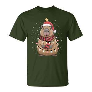 Camiseta Navideña con Gorro de Santa Capibara y Luces de Navidad, Regalo Festivo - Product Image 1