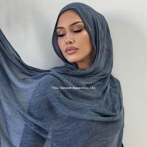 Hijab en coton froissé de qualité supérieure pour les femmes musulmanes confortable élégant imprimé longue écharpe quotidienne pour l'été plus récent - Product Image 5