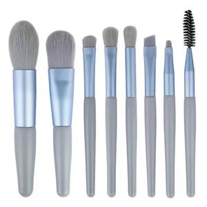 Ensemble de pinceaux de maquillage de voyage miniatures de qualité supérieure, 8 pièces, avec pinceau à raser, poils synthétiques doux pour l'application des fards à paupières et du blush sur le visage - Product Image 4