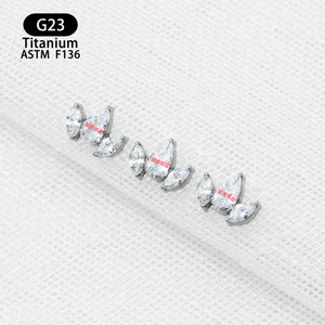 Boucles d'oreilles clous en titane avec zircon en forme de goutte de 8 mm, serti à griffes, pour piercing du cartilage de l'oreille - Product Image 4