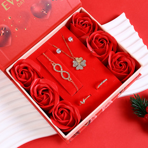 Женский подарочный набор на День святого Валентина: браслет, ожерелье, серьги, кольцо, цветы. Изысканный, но роскошный подарок на день рождения. BXY - Product Image 5