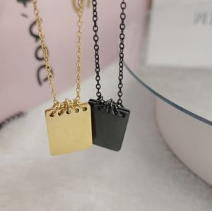 Collar con Colgante de Acero Inoxidable con Diseño Delicado y Grabado de Carta de Amor, Estilo Moderno - Product Image 4