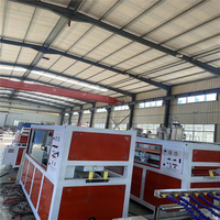 Ligne d'extrusion de profilés PVC WPC pour la production de cadres de portes et de panneaux muraux