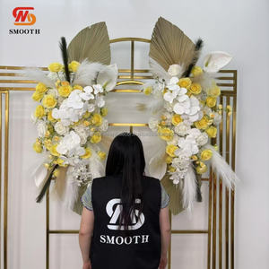 Arche de mariage lisse, rangées de fleurs suspendues rouges, décorations florales pour arche de mariage, décoration florale de scène - Product Image 4