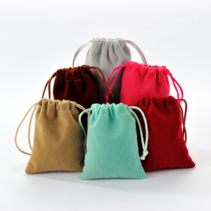 GLAMPKG Top Quality Custom Logo Printed Luxury Velvet Drawstring Bag Small Necklace Jewelry Gift Personalised Velvet Pouch - Product Image 6