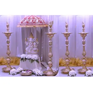 Lampu Minyak Kuningan Dekorasi Pernikahan Hindu/Jot Dekorasi Pernikahan Lampu Minyak Merak Logam Berdiri/Jot untuk Pintu Masuk