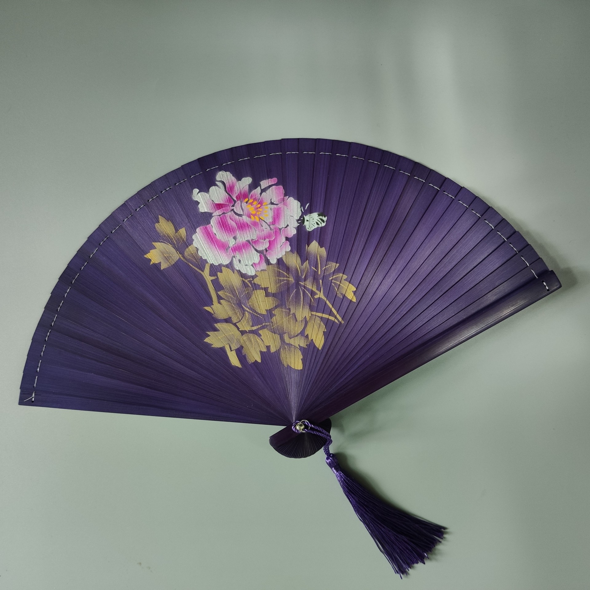 ก้านดอกโบตั๋นสีม่วง