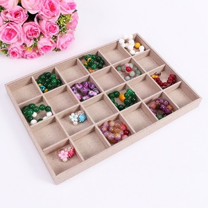 Plateau organisateur de bijoux en velours pour pendentifs et bracelets - Product Image 4