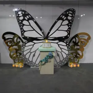 Décorations acryliques de papillon d'étape de toile de fond de mariage de forme de papillon pour l'étape d'événement