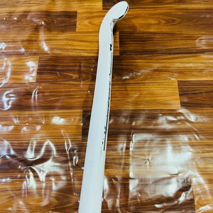 Palo de Hockey sobre Césped de Material de Carbono Resistente con Logotipo y Diseño Personalizables, 30-39 Pulgadas, Peso 510/530g, para Niños y Jóvenes - Product Image 1