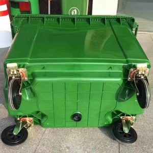 Poubelle extérieure 1100L en HDPE avec couvercle à roulettes et poignée, en plastique durable pour usage sanitaire - Product Image 4