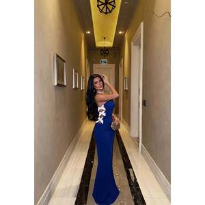 Robe de soirée sans bretelles Saks avec détail en ruban - Product Image 2