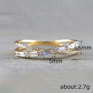 H393 Anello di fidanzamento da donna in oro bianco con diamanti taglio baguette e pietre laterali naturali colore G - Product Image 4