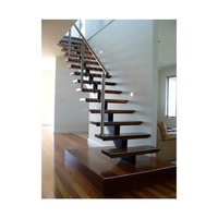 Escalier droit à marches ouvertes sur mesure avec rampe en aluminium d'origine pour villa de luxe