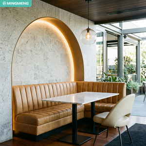Ensemble de salle à manger commercial de luxe en forme de L avec banquette, table en marbre et chaises en cuir pour projet de restaurant - Product Image 1