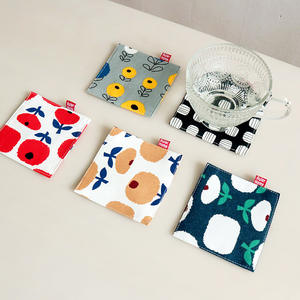 Posavasos de algodón estampados Mimi y Lula, diseño floral cuadrado, alfombrillas aislantes para protección de tazas de té y bebidas - Product Image 3