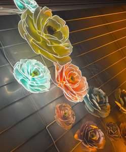 Lampes décoratives LED artistiques en forme de pivoine, étanches IP65 pour une utilisation intérieure/extérieure, rehaussant les parcs et les cours avec une lueur nocturne vibrante - Product Image 1