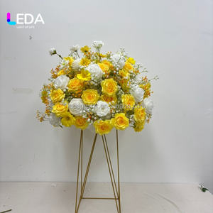 Bouquet de fleurs artificielles en soie jaunes personnalisées LEDA pour centre de table de mariage et décoration de mariage - Product Image 3