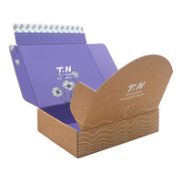 Boîtes d'emballage cadeau rigides en carton ondulé écologiques personnalisées OEM, papier kraft recyclable, pelliculage mat, ruban adhésif, chaussettes en fourrure