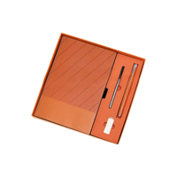Coffret cadeau d'affaires avec carnet de notes personnalisé CCH, carnet de réunions, et bloc-notes pour activités professionnelles.