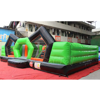 Jeu d'obstacles gonflables commerciaux, arène de labyrinthe gonflable verte pour activités sportives interactives d'équipe en plein air
