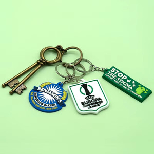 Llavero de PVC blando personalizado, llavero de anime Kpop, fabricantes mayoristas de llaveros, llavero 3D, llavero de pistola - Product Image 4