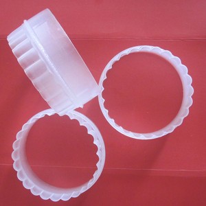 Dumpling Wrapper Mold Set Plastic Kitchen Tool For Making Dumplings With Scallop Edge Design 104-5 - Product Image 1