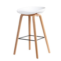 Tabouret de bar moderne en plastique avec dossier bas, pieds en bois massif, repose-pieds, pour intérieur/extérieur, salle à manger, cuisine, restaurant, café, bar à domicile