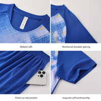 Ensemble d'uniformes de football personnalisés, imprimé effet encre, manches raglan, maillot et short multicolores