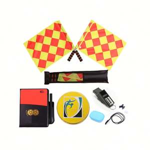 Équipement d'entraînement de football : Kit d'arbitre complet avec cartes, sifflets, drapeaux et lanceur de jetons pour les matchs - Product Image 1