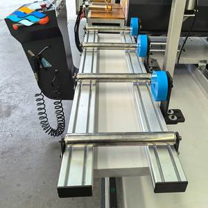 เครื่องตัดมุมฉากอัตโนมัติ CNC แบบสองหัว ตัดได้ที่ 45 และ 90 องศา ความแม่นยำสูง ควบคุมด้วย PLC สำหรับตัดหน้าต่างอลูมิเนียม - Product Image 6