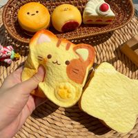 Authentique Jouet Squishy Moozy Cartoon Chat Mangeur de Toast Réaliste à Remontée Lente, Jouet Anti-Stress à Presser en Forme de Pain, Vente en Gros