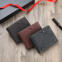 Dompet Pria Lipat Bermotif Geometris Embos 2026, Fashion Retro Trendi, Merek Bisnis Kasual, Kapasitas Besar, Hadiah untuk Pacar