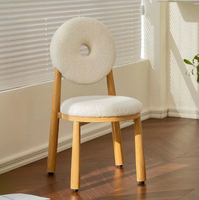 Chaise de salle à manger MULIGNA au design vintage, avec cadre et pieds en bois massif, rembourrée en tissu, pour usage hôtelier, ergonomique, écologique et durable
